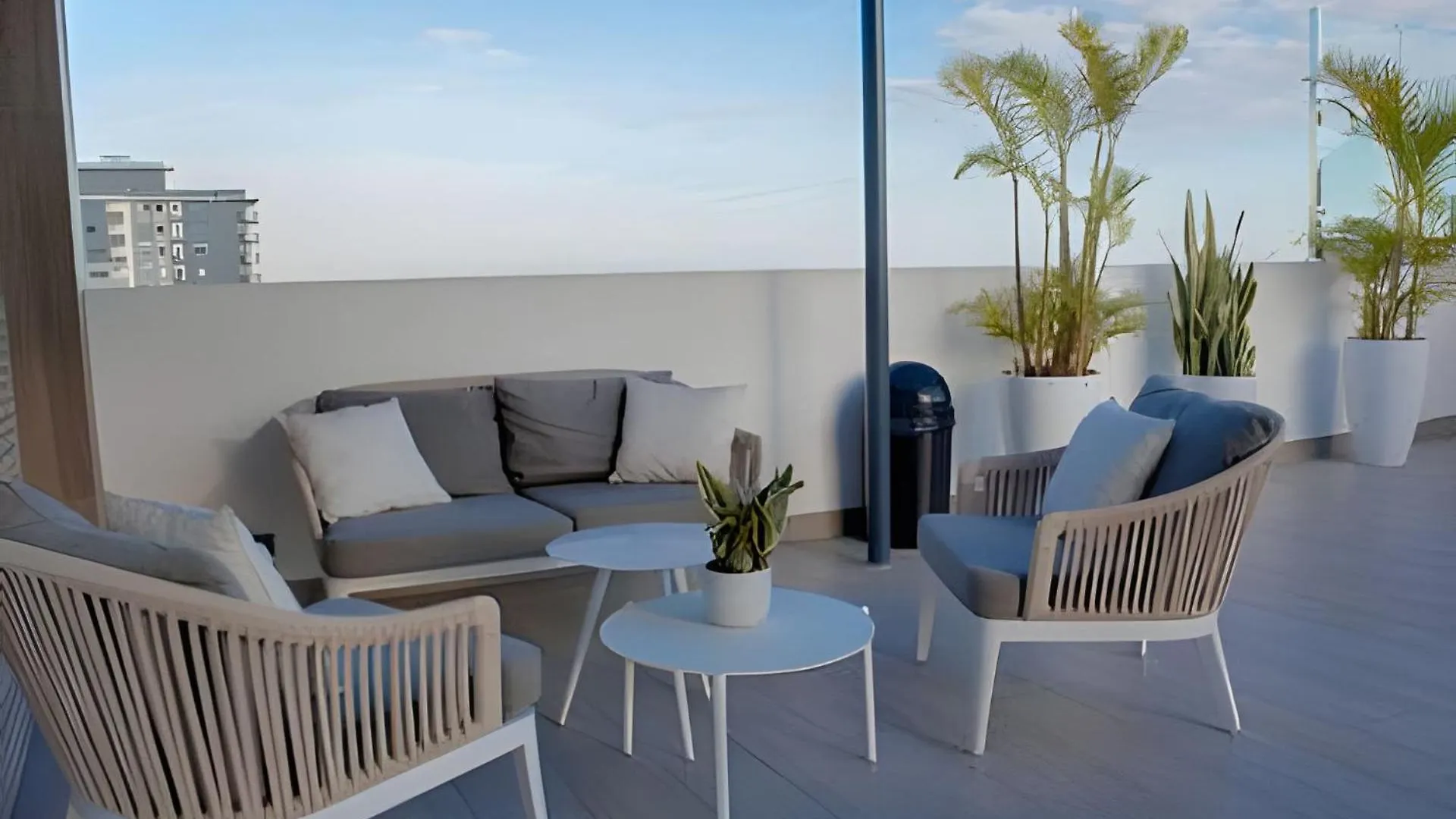Luxe Studio Apt Infinity Pool Panoviews 100Mbwifi Villa Santo Domingo Casa vacanze